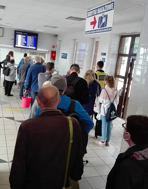 Wycig z czasem przed kas PKP
