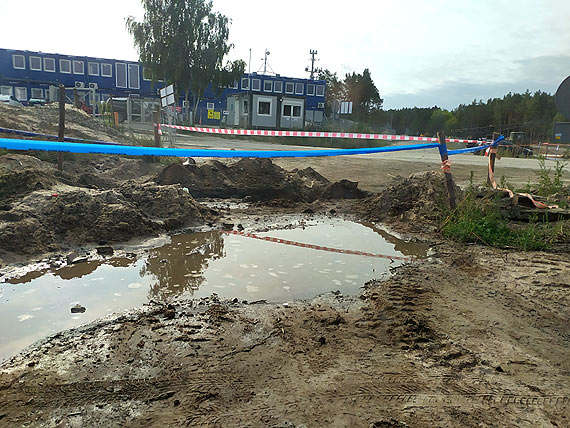 Czytelnik: Pracownicy innych firm przeciskaj si przez plac budowy tunelu!