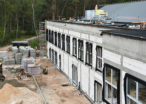 Zakład Opieki Długoterminowej. Kończą montować okna