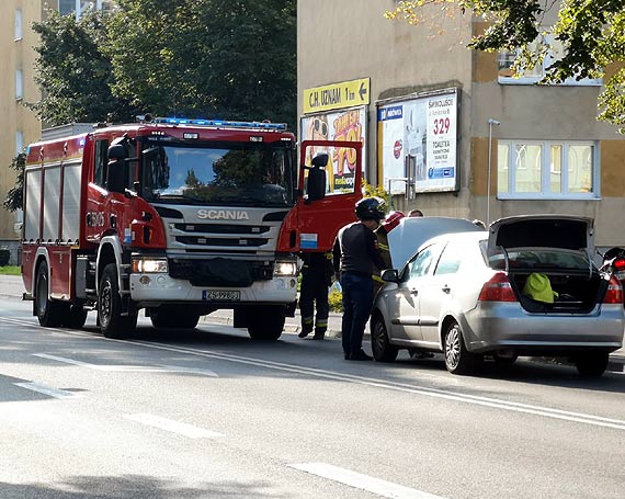 Smrd i dym na Konstytucji 3 Maja. W Chevrolecie spalio si sprzgo