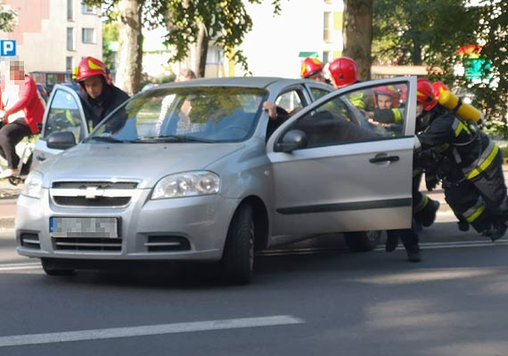 Smrd i dym na Konstytucji 3 Maja. W Chevrolecie spalio si sprzgo