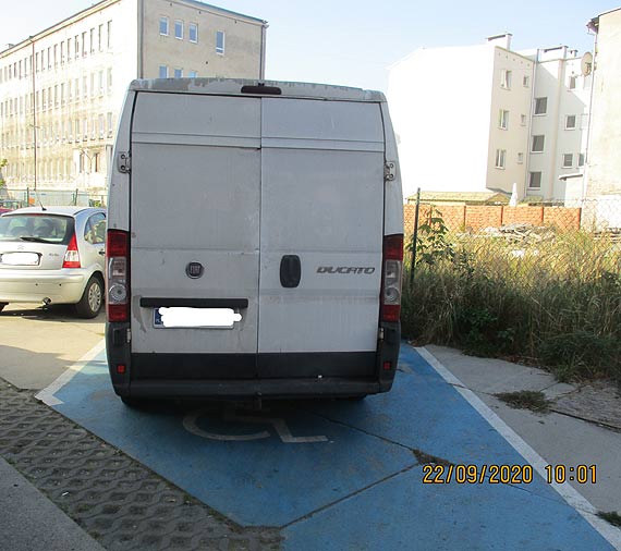 Bez uprawnie na „kopercie” nie parkujemy