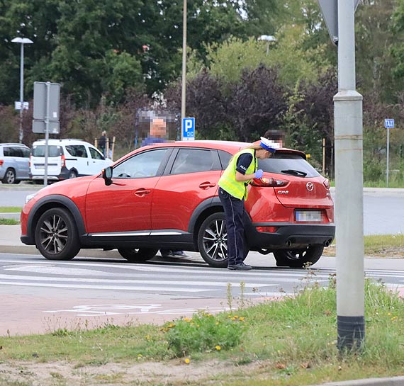 Potrącona przez samochód rowerzystka trafiła do szpitala