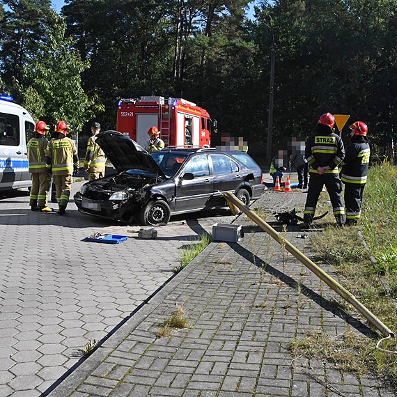 Nie dranij lwa bo lew to ja. Tym razem to jednak latarnia uliczna pokonaa zadziornego kierowc