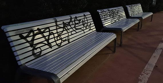 Mieszkaniec-Niszczą nową promenadę!