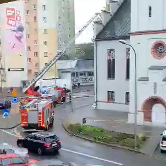 Naderwana blacha postawia na nogi 2 zastpy straakw