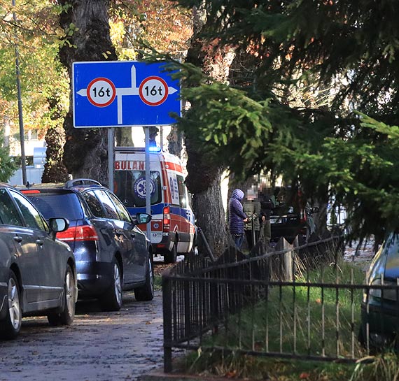 Do kobiety, ktra zasaba, najpierw przyjechali straacy, potem pogotowie