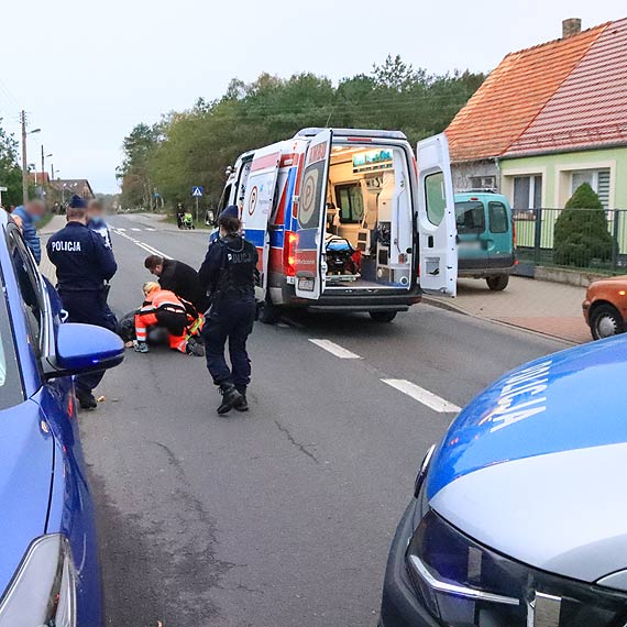 Rowerzystka zderzyła się z samochodem. Trafiła do szpitala