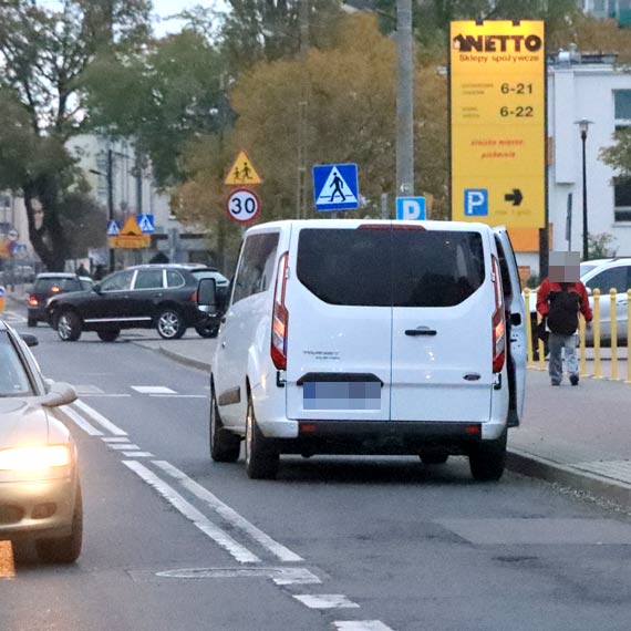 Rowerzystka zderzyła się z samochodem. Trafiła do szpitala