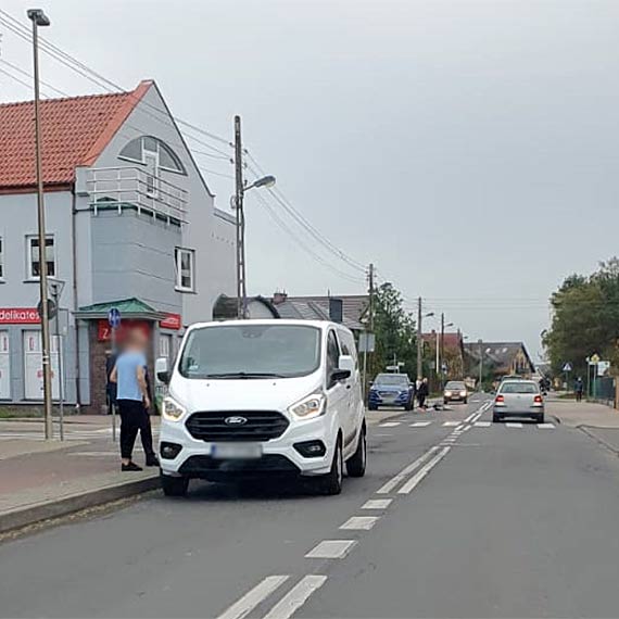 Rowerzystka zderzyła się z samochodem. Trafiła do szpitala