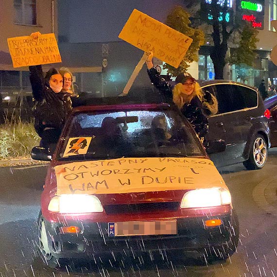 Orkiestra klaksonw na ulicach. Kobiety kontynuuj protest. Take w winoujciu. Zobacz film!