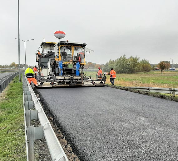Koniec prac bitumicznych przy realizacji drugiej jezdni obwodnicy Kobylanki w cigu drogi S10