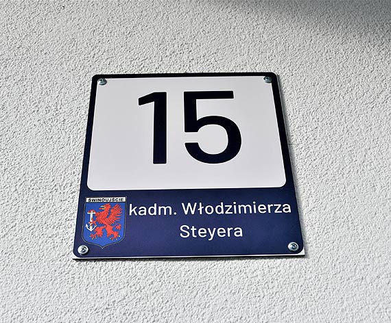 Nowe tablice adresowe na świnoujskich budynkach