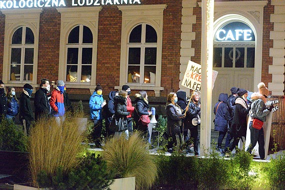 winoujski strajk kobiet protestowa z hasem: Macie krew na rkach. Cz uczestnikw zostaa spisana przez policj