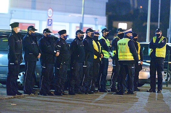 winoujski strajk kobiet protestowa z hasem: Macie krew na rkach. Cz uczestnikw zostaa spisana przez policj
