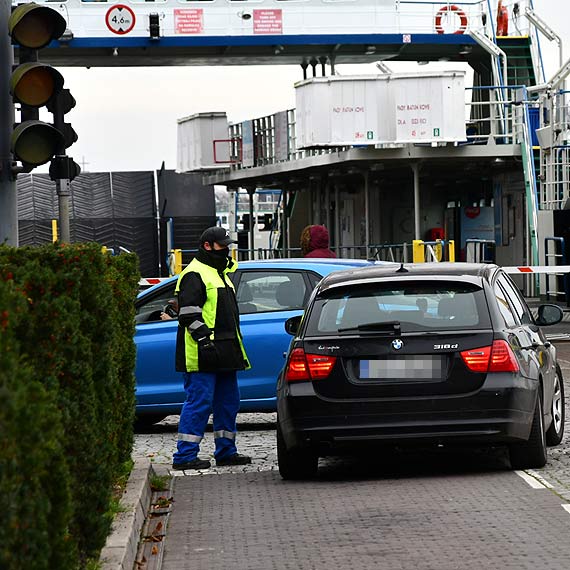 Sobotnie „zatwardzenie” na przeprawie Warszw. Awaria dwch promw spowodowaa na 2 godziny komunikacyjny parali!