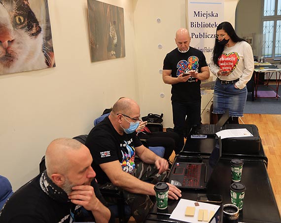 Wolontariusze 29 finau WOP rejestrowali si w bibliotece