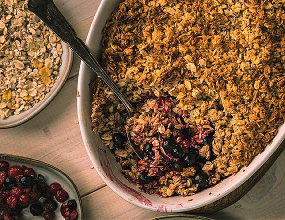 Przepis kulinarny marki Ocelio Owsiane crumble z owocami