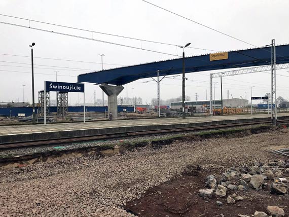 Pierwsze przęsło nowej estakady na terminalu promowym w Świnoujściu już jest