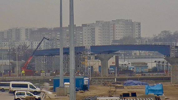 Przy Terminalu Promowym w Świnoujściu estakada rośnie w ekspresowym tempie
