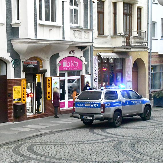 Próbowali włamać się do jubilera