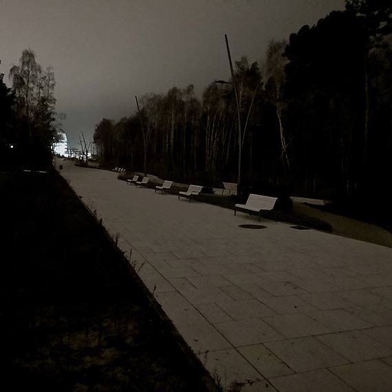 Mieszkaniec: Oszczędzają na nas? Promenada „świeci” pustkami!