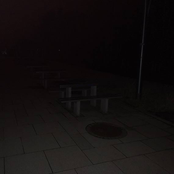 Mieszkaniec: Oszczędzają na nas? Promenada „świeci” pustkami!