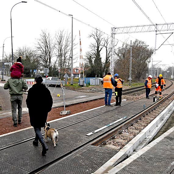Do Warszowa, dzielnicy prawobrzeżnej Świnoujścia dojedziemy już przez nowy przejazd kolejowy