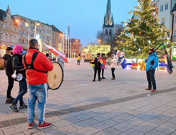 Tylko kilka osb przyszo strajkowa na Plac Wolnoci. Protest odby si pod hasem: Last Christmass PiS-u
