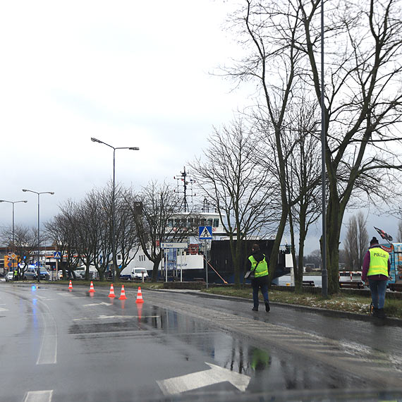 Kierowca seata wpad w polizg i uderzy bokiem w rowerzyst. Mczyzna dozna powanych obrae