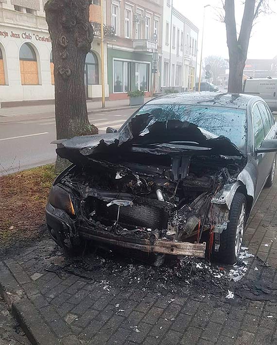 Podpalacz zaatakowa w centrum miasta. Za cel obra sobie BMW