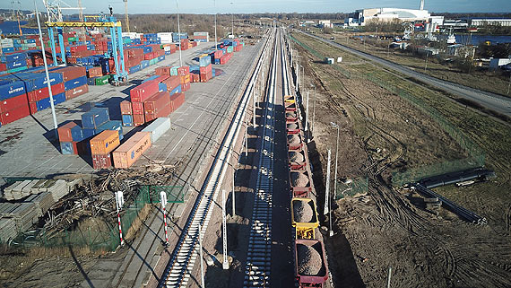 Portowe szlaki kolejowe zmieniają się na lepsze