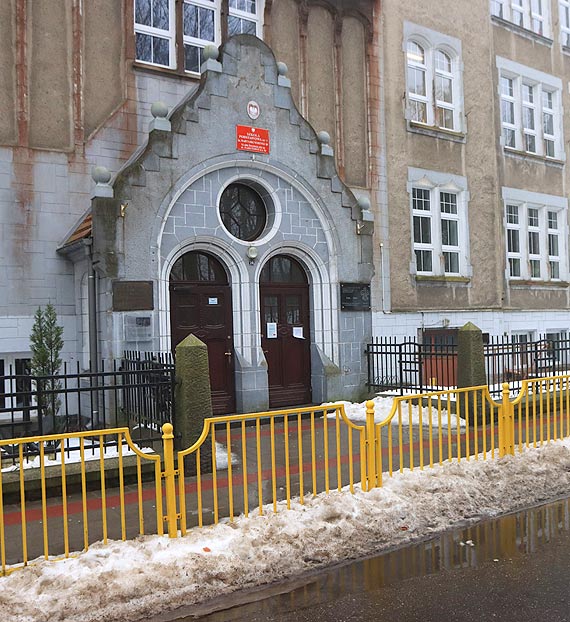 „Jedynka” przechodzi na zdalne nauczanie! Dyrekcja tumaczy decyzj drastycznie wzrastajca absencj wszystkich pracownikw SP1 i zagroeniem rozprzestrzeniania si ognisk chorobowych!