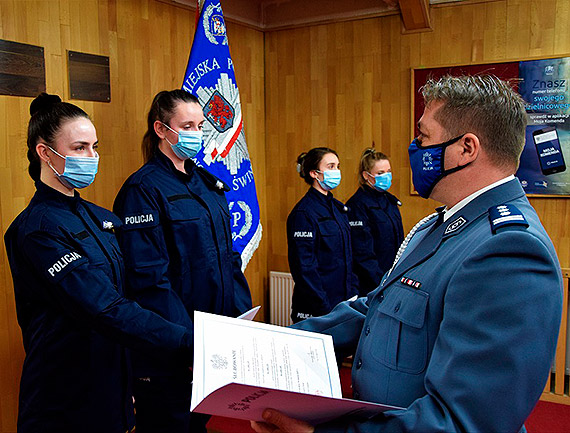 Nowe policjantki wypowiedziay sowa roty lubowania