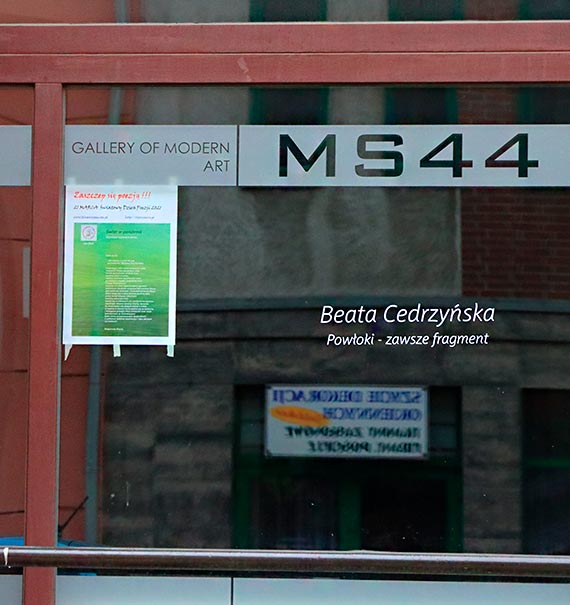 „Zaszczep się poezją!”- plakatowa akcja w galerii Miejsce Sztuki 44 przypomina o międzynarodowym święcie poezji i poetów