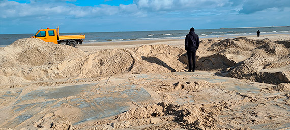 Plaża. Trzy dni zajęło ponowne układanie płyt