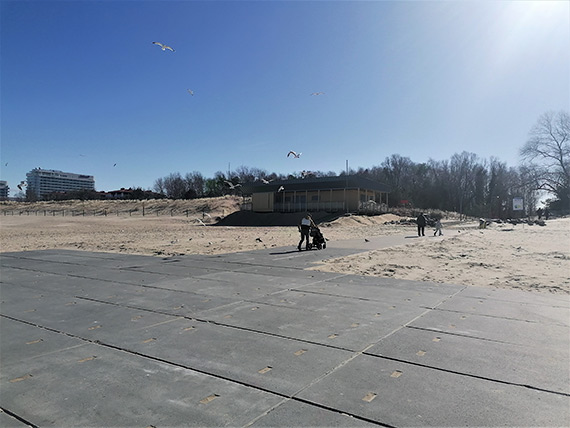 Plaża. Trzy dni zajęło ponowne układanie płyt