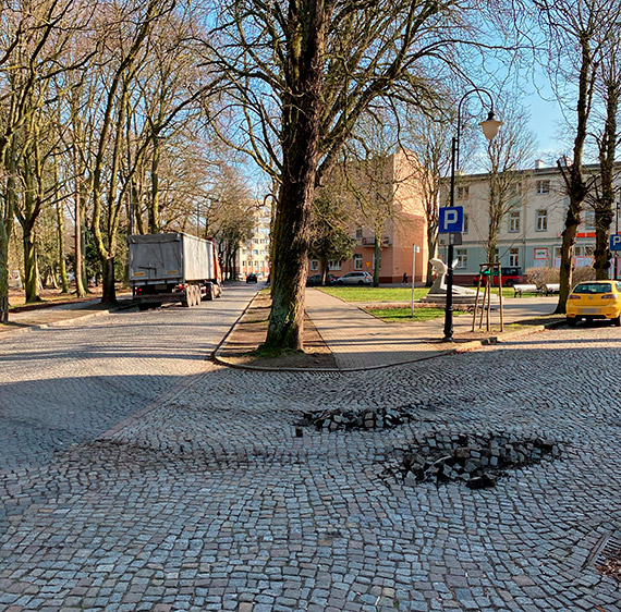 Samochd ciarowy zniszczy nawierzchni