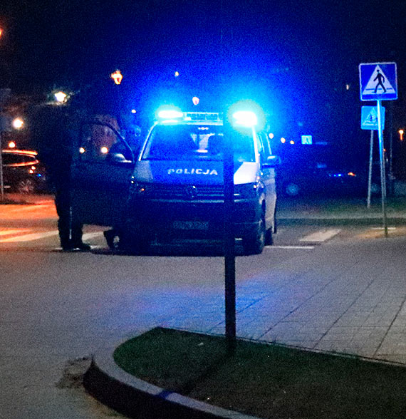 Nocna awantura pod sklepem. S³u¿by interweniowa³y