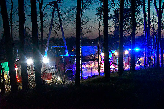 Pożar na działkach przy Szkolnej. 4 zastępy strażaków w akcji