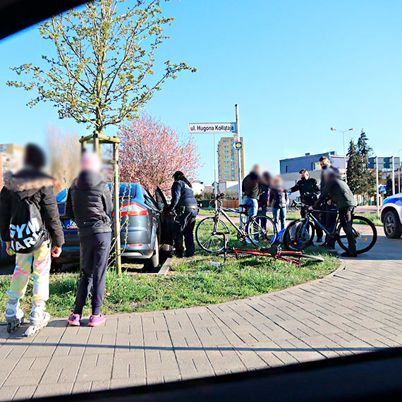 Nastolatek stracił panowanie nad kierownicą - zderzenie rowerzystów