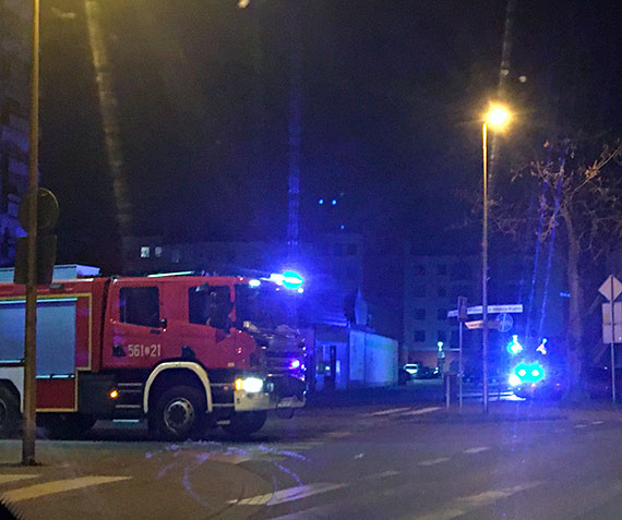 Straacy otrzymali wezwanie, e pali si pustostan