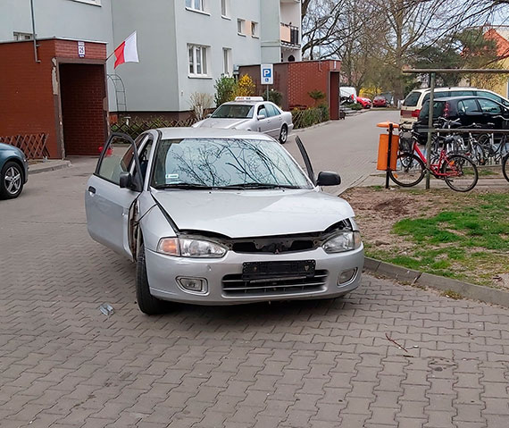 Porzucony samochd przy ulicy Gdyskiej 25