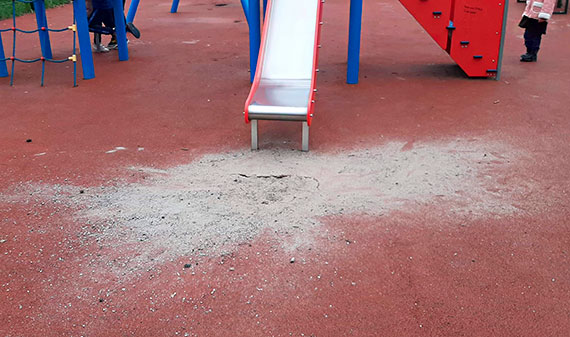 Mieszkaniec: Zniszczony plac zabaw