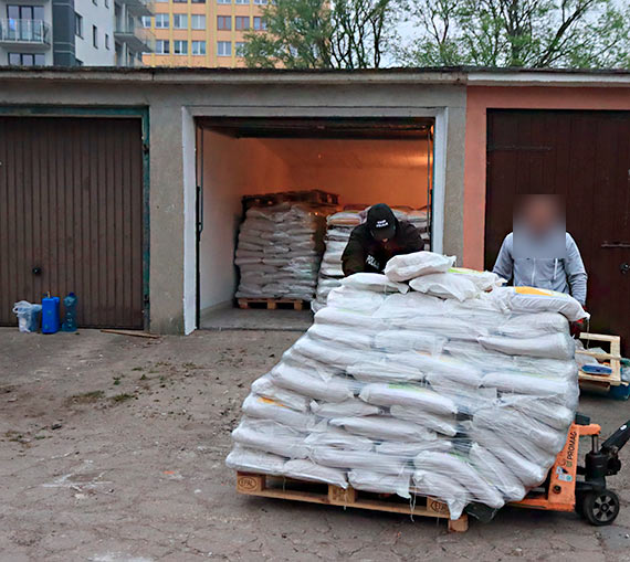 Strzay w centrum miasta! Funkcjonariusze CBP zatrzymali podejrzanych. Zobacz film!