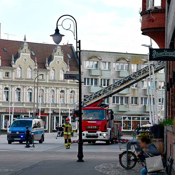 Starsza kobieta od jakiego czasu nie odbieraa telefonu i nie otwieraa drzwi. Na Plac Wolnoci przyjechay wszystkie suby