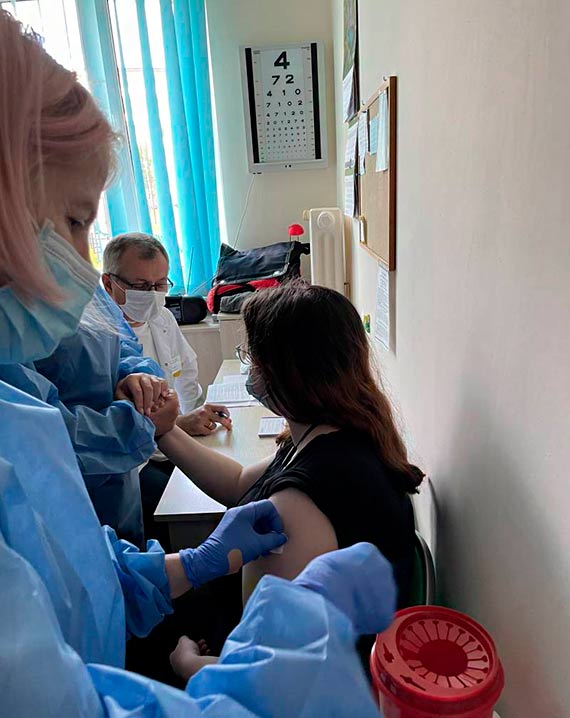 Medycy ze Szpitala Miejskiego szczepią także w szkołach