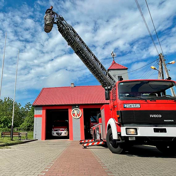 Po prawie 30 - latach służby strażacy żegnają drabinę mechaniczną. Wzięła udział w ponad 4 tysiącach akcji i ćwiczeń