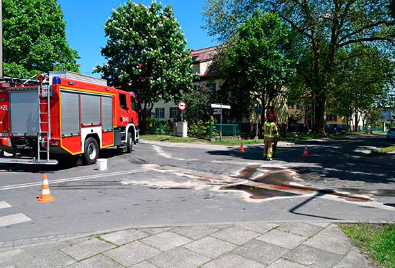Dzwon koło szpitala. Zderzyły się dwie osobówki