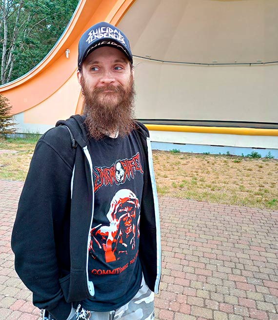     Muzyczna Muszla. Czy do letniej promenady pasowaby pieprzyk Death-metalu?!